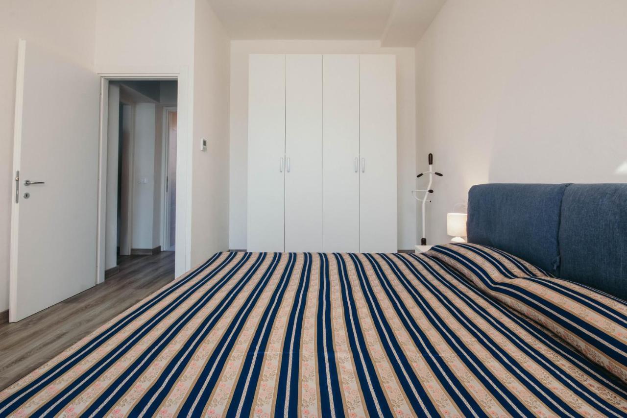 Al 13 Blu - Lakeside Leisure & Business Apartment