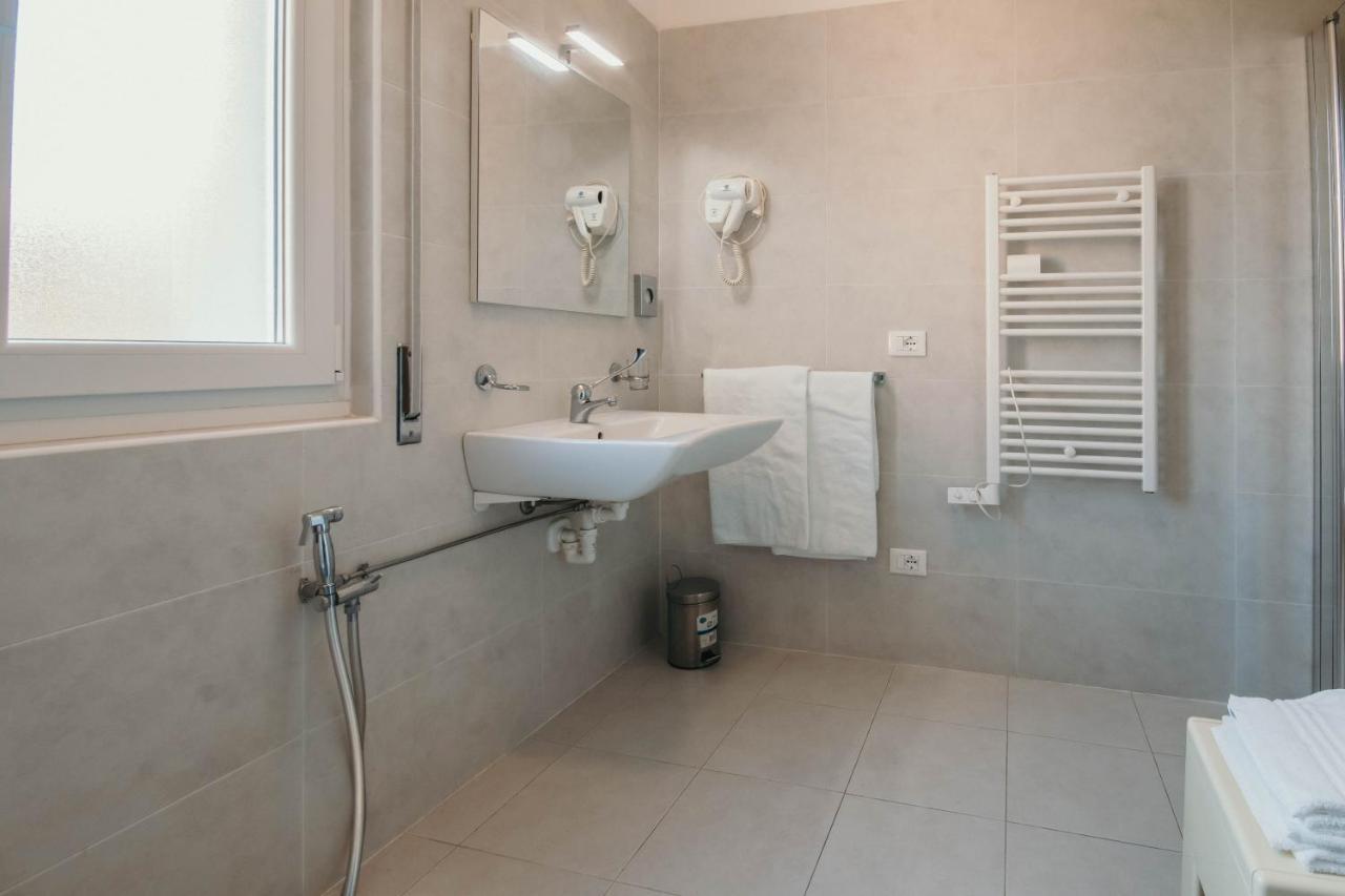 Al 13 Blu - Lakeside Leisure & Business Apartment