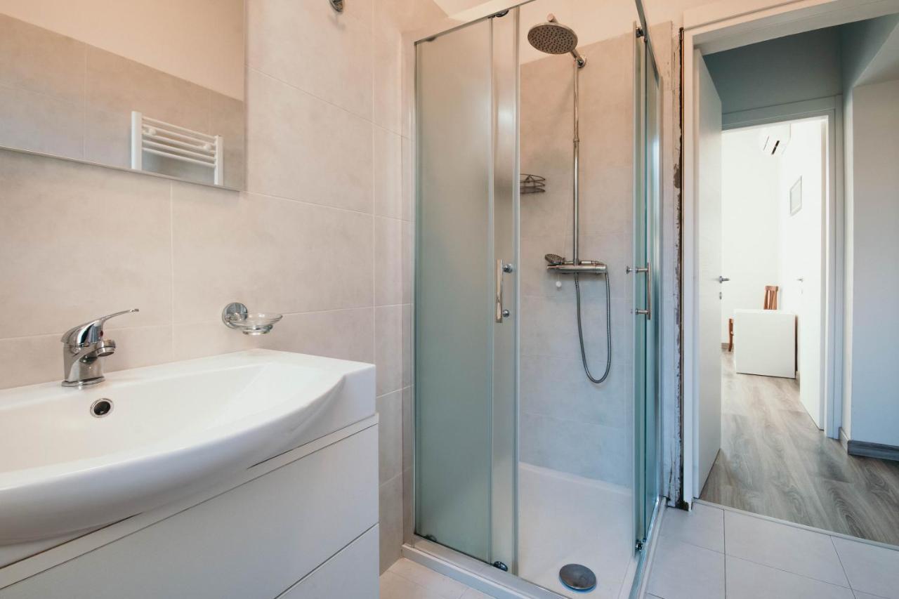 Al 13 Blu - Lakeside Leisure & Business Apartment *